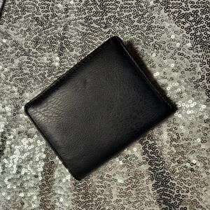 Kohl's Classic Black Leather Card Holder